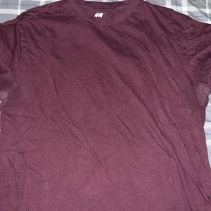 Plain burgundy t shirt